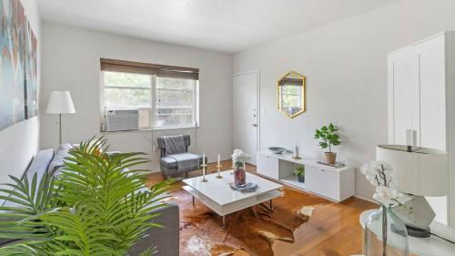 a living room with a couch and a table at Brickell Tree Apartment Beach 10min Location Shops in Miami