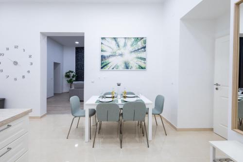 Family Deluxe a stone throw from the city centre and danube
