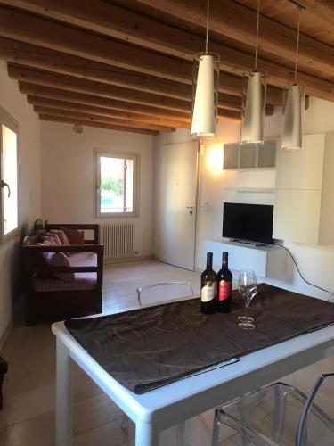 a kitchen with two bottles of wine on a table at CASA TOFFOLI SOLIGO - locazioni turistiche in Soligo