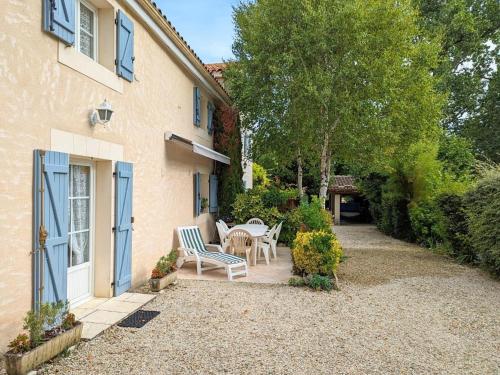 Maison familiale avec jardin clos, accès rivière et Wi-Fi, proche verdure et activités en Charente - FR-1-653-117