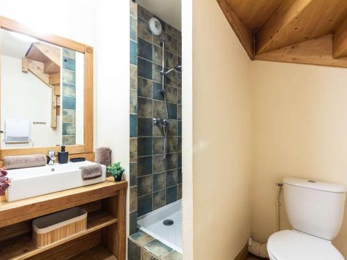 Kúpeľňa v ubytovaní Appartement de 70 m² au centre-ville avec piscine, hammam, sauna et balcon bien exposé - FR-1-296-392