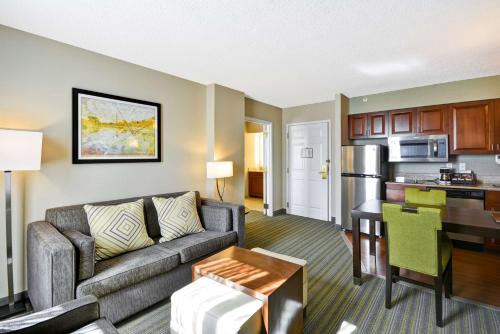 Η κουζίνα ή μικρή κουζίνα στο Homewood Suites Dulles-International Airport