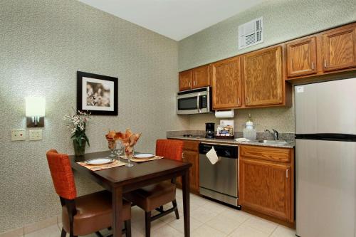 Dapur atau dapur kecil di Homewood Suites by Hilton Houston-Woodlands-Shenandoah