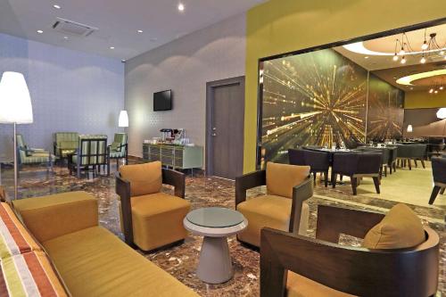 Coin salon dans l'établissement Hampton by Hilton Panama
