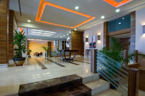 Lobbyn eller receptionsområdet på Hilton Garden Inn Riyadh Olaya