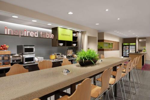 Cucina o angolo cottura di Home2 Suites By Hilton Savannah Airport