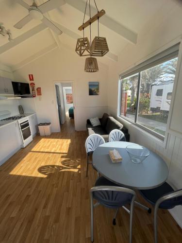 Dapur atau dapur kecil di NRMA Shellharbour Beachside Holiday Park