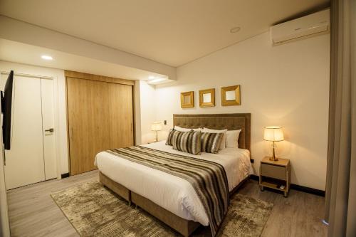 Postel nebo postele na pokoji v ubytování First Class Hotel
