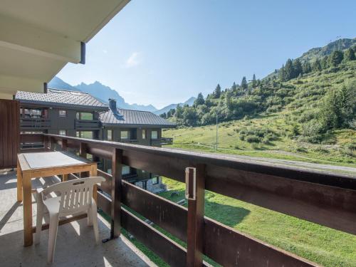 Appartement ski aux pieds avec balcon sud et parking - FR-1-411-867