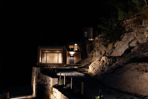 a house on a cliff at night at Quinta da Ribeirinha - Douro River in Paços de Gaiolo