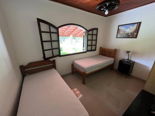 Postel nebo postele na pokoji v ubytování Lindo sítio para você e sua família!