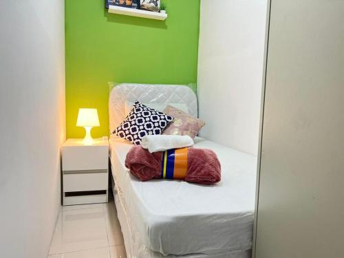 Postel nebo postele na pokoji v ubytování Best Closed Partition Room in Al Barsha-1 Near MOE Metro