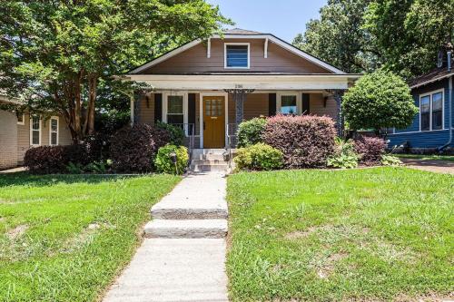 Billede fra billedgalleriet på Renovated 3/2 * Craftsman Home * Perfect Location i Memphis