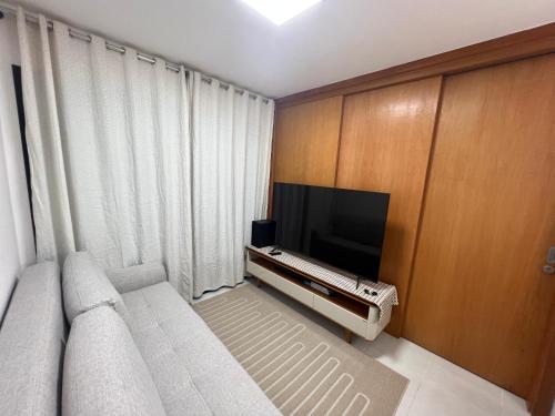 a small room with a tv and a couch at Salvador Prime - Caminho das Árvores in Salvador