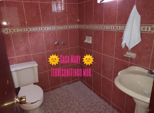 a bathroom with a toilet and a sink at CASA MARY in Tequesquitengo