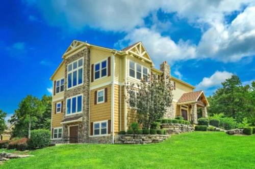 a large house with a green lawn at SPACIOUS FAMiLY HOME in Hollister