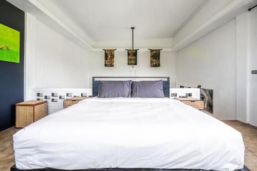 Cama o camas de una habitación en Maple Ridge Ubud Villas with Rice Field View