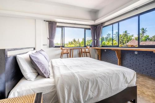Cama o camas de una habitación en Maple Ridge Ubud Villas with Rice Field View