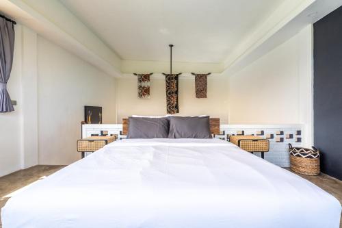 Cama o camas de una habitación en Maple Ridge Ubud Villas with Rice Field View