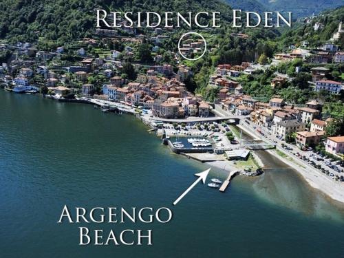 una vista aérea de una isla en el agua en Residence Eden Apartments, en Argegno