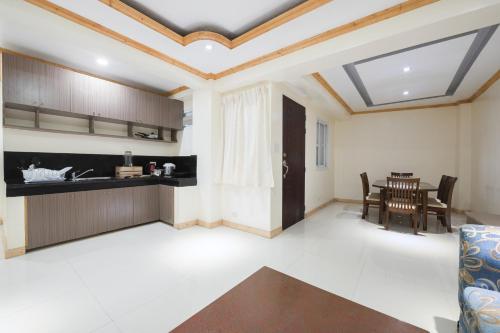 Kuchyň nebo kuchyňský kout v ubytování 2 Wide Bedroom Unit with Breakfast for 2pax