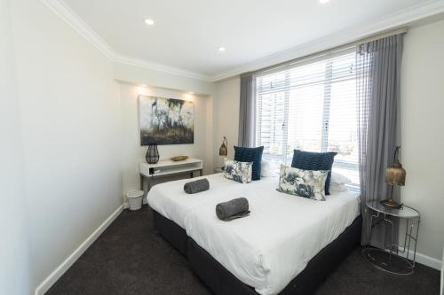 Llit o llits en una habitació de Tivoli Luxury Beach Apartment
