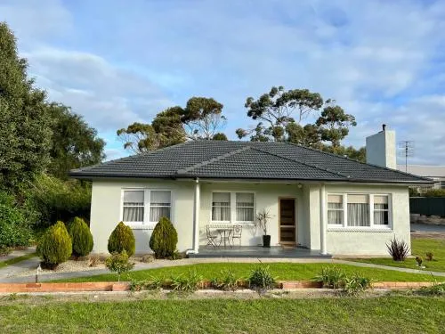 GRACEBELL - Pet Friendly Wifi Available picture