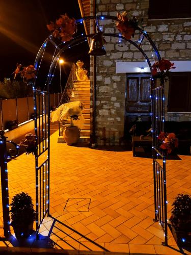 an entrance to a room with a wooden floor at Appartamenti Elisa in Assisi
