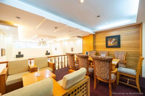 Χώρος καθιστικού στο BÁCH AN LẠC HOTEL