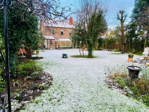 an empty yard in front of a house at Winter Escape with heated pool in Roby