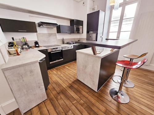 Virtuvė arba virtuvėlė apgyvendinimo įstaigoje Le coeur d'Angoulême, calme et spacieux