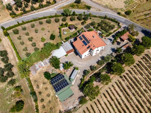 an overhead view of a house with a solar array at Sole Verde green house in Terricciola