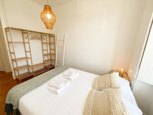 Postel nebo postele na pokoji v ubytování Fantastic Spacious Apartment near Carcavelos Beach