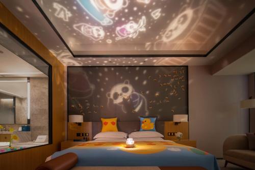 Katil atau katil-katil dalam bilik di Projoy Hotel Tianfu