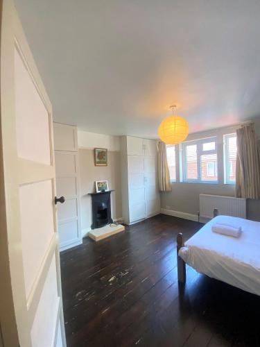 Colourful vintage-styled home in lovely Southville photo 20