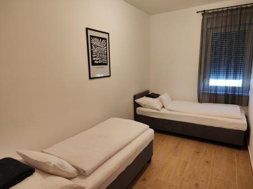 Postel nebo postele na pokoji v ubytování SzeCu Apartmanház