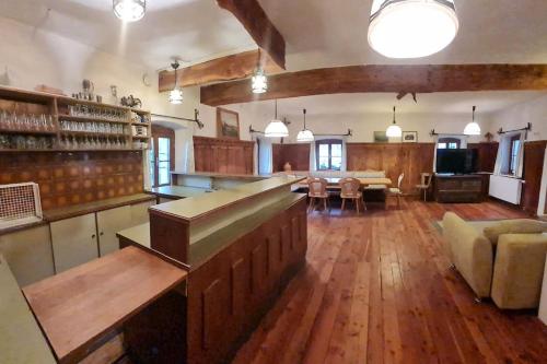 a large room with a kitchen and a dining room at Uriges Landgasthaus in Modriach in Modriach