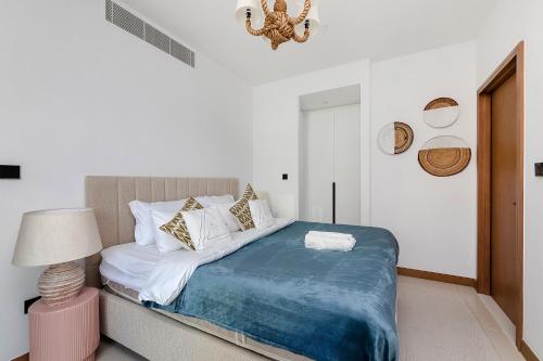 Postel nebo postele na pokoji v ubytování Stylish apartment with beautiful view on Dubai Marina