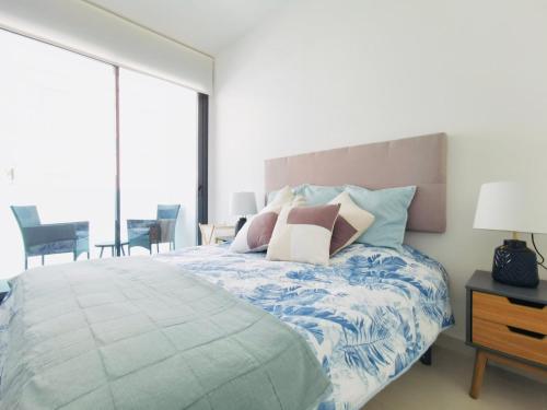 Posteľ alebo postele v izbe v ubytovaní Luxury Apartment Torrevieja