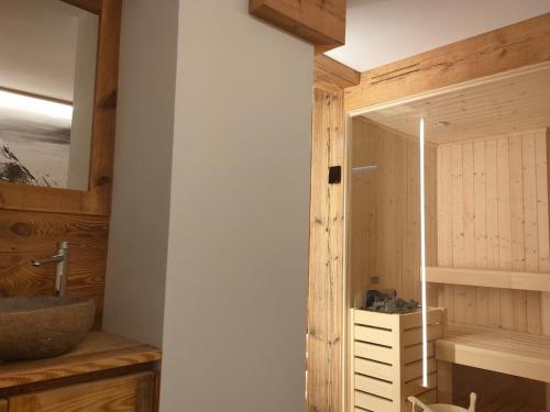 Een badkamer bij Fior di Roccia Apartments