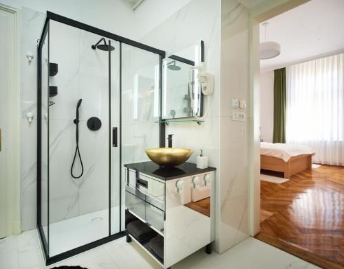Art Borelli Vranski Apartment by Irundo