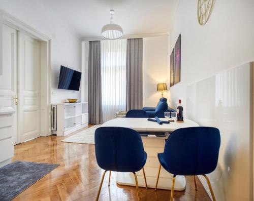 Art Borelli Vranski Apartment by Irundo