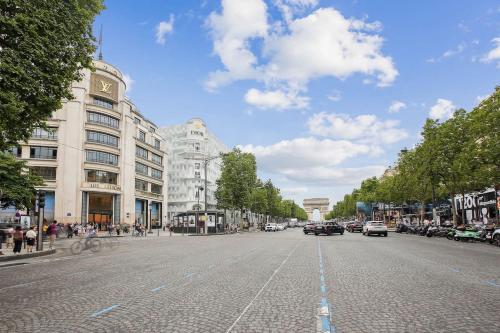 Champs Elysées luxury 3 bed room