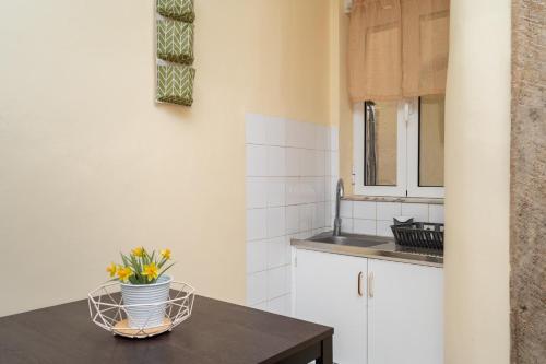 Cozy 1-bedroom Apt - Historic location by Lisbeyond