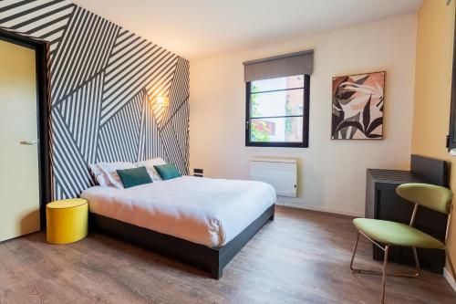Ein Bett oder Betten in einem Zimmer der Unterkunft Cowool Lille Villeneuve D'Ascq - Ex Olivarius