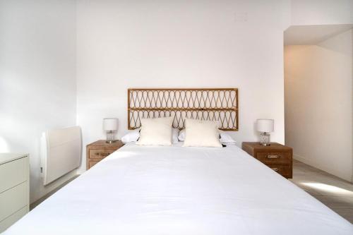 מיטה או מיטות בחדר ב-Avenida de Asturias Apartment B