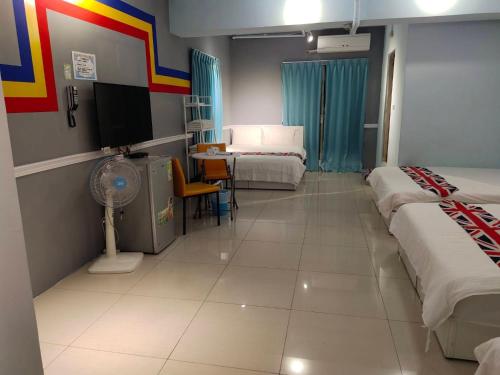 a hospital room with several beds and a fan at Kaohsiung I Hi Hotel in Kaohsiung
