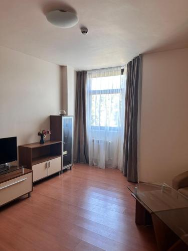 Charming one bed apartment 423 in main Flora building