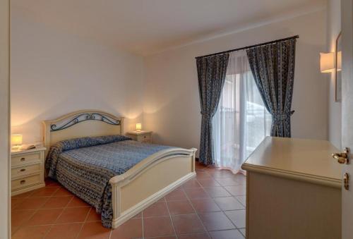 a bedroom with a bed and a dresser and a window at Charming Small Villa - Bella villetta noi2082 in Cuile Pazzoni