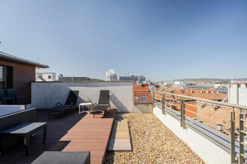 Panoramic Penthouse with Rooftop Terrace & Parking for 2 Cars